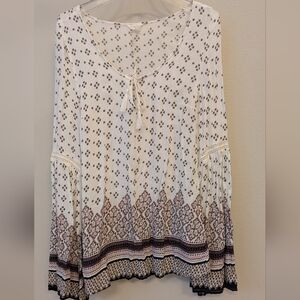 Aeropostale White and Black Patterned Long Sleeve Top